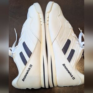 Classic Brunswick Bowling Shoes 7.5. Little Use. Clean.